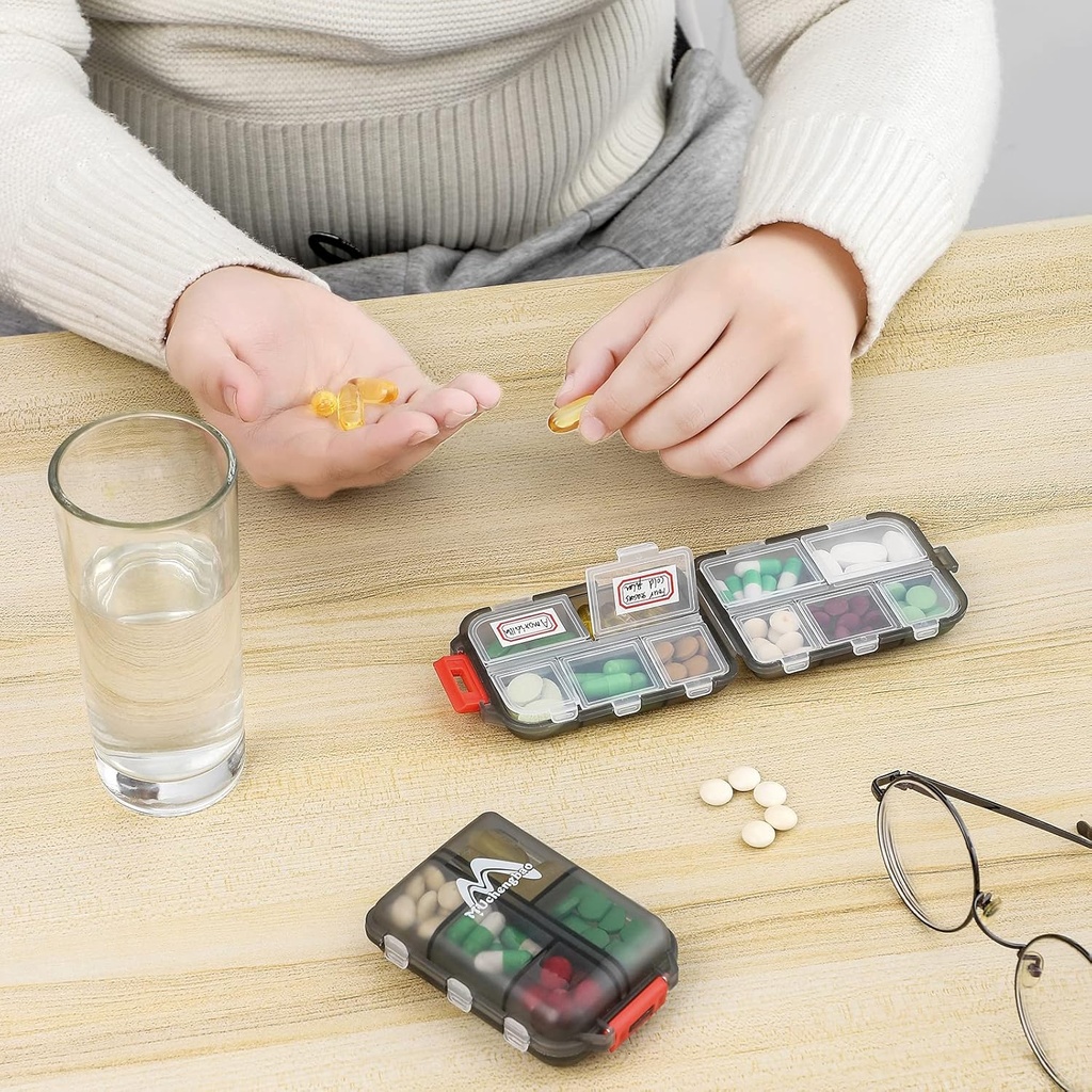 4ps-travel-pill-organizer-with-164-slice-2.jpg