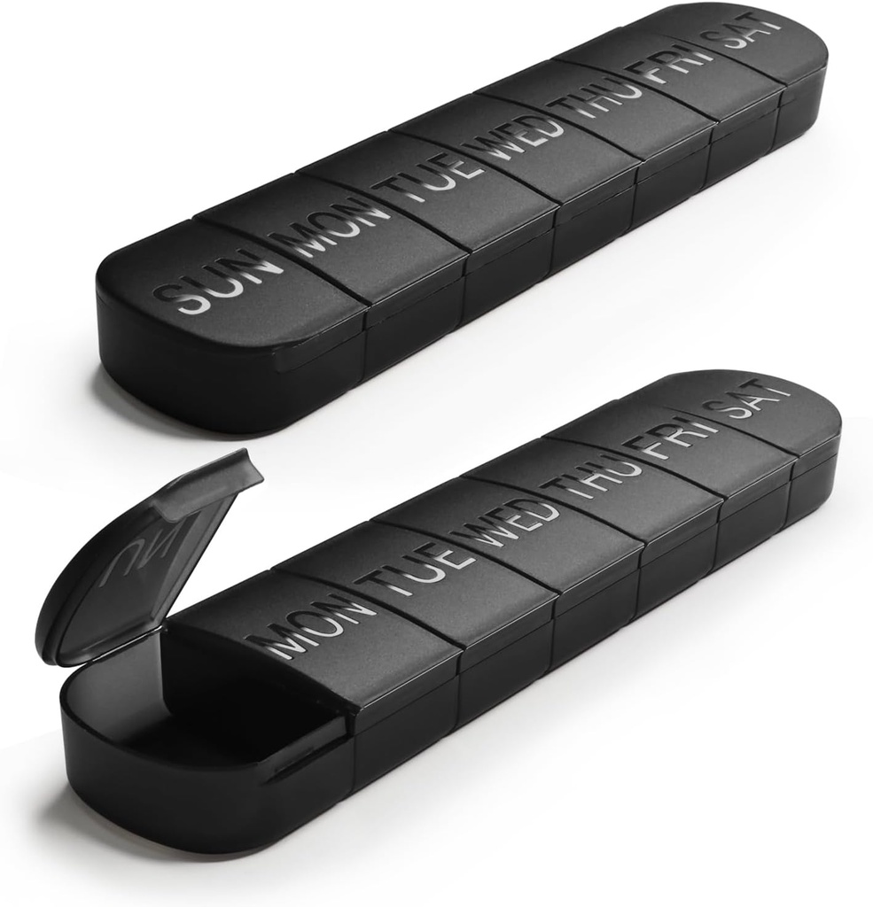 Grote Weekly Pill Organizer, 2-Pack 7 dagen pil Box met gedegraveerde etiketten, Fade Resistant, BPA-Free Translucent Lids (Zwart & Black)