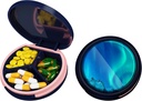 Serfeymi Small Pill Box - 3 Compartments Portable Pill Box for Purse Pocket, Compact Mini Travel Pill Case - Geschikt voor geneeskunde, vitamine, visolie, supplementen - Donkerblauw(Aurora)