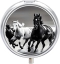 Zwarte en witte paarden Running Pill Case 3 Compartiment Portable Pill Box Dagelijkse ronde pil Organisator voor Pocket Purse Dagelijkse geneeskunde Container om vitamines Visolie reizen Gifts